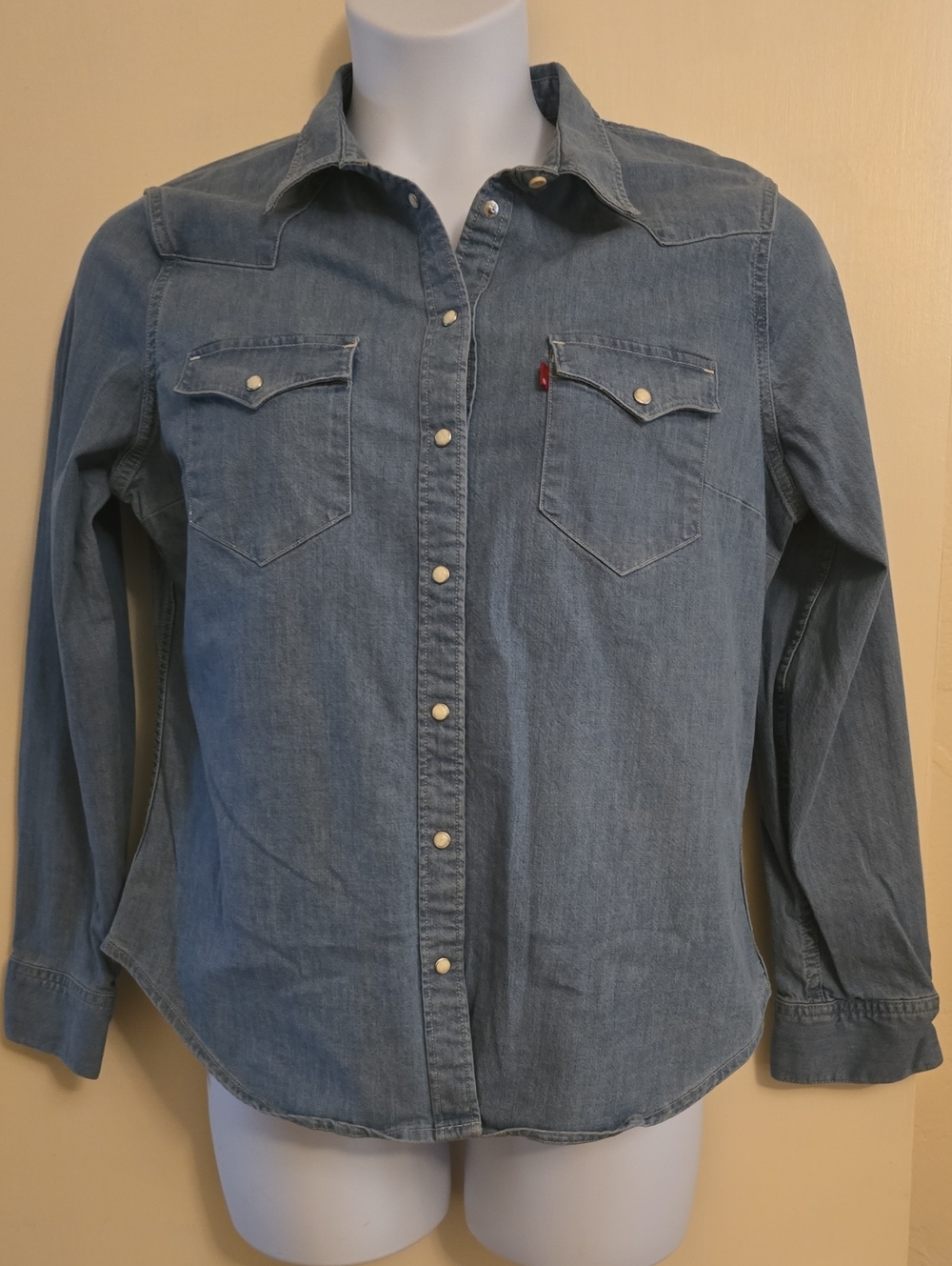 Levi's Women's Denim Western Snap Shirt XL Tailored Fit Medium Wash EUC